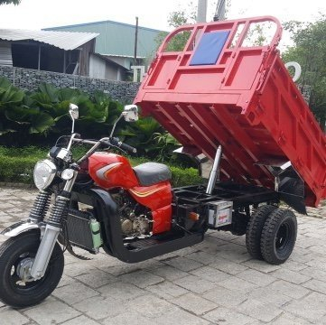 Xe lôi VĨ TUYẾN màu đỏ ở Nam Định