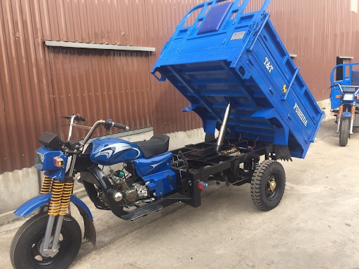 Một trong các xe ba gác VĨ TUYẾN tại Nam Định